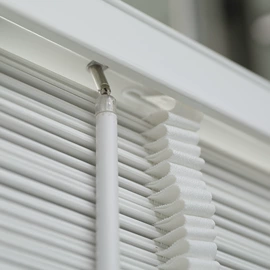 百叶窗帘;儿童游戏围栏;木盒