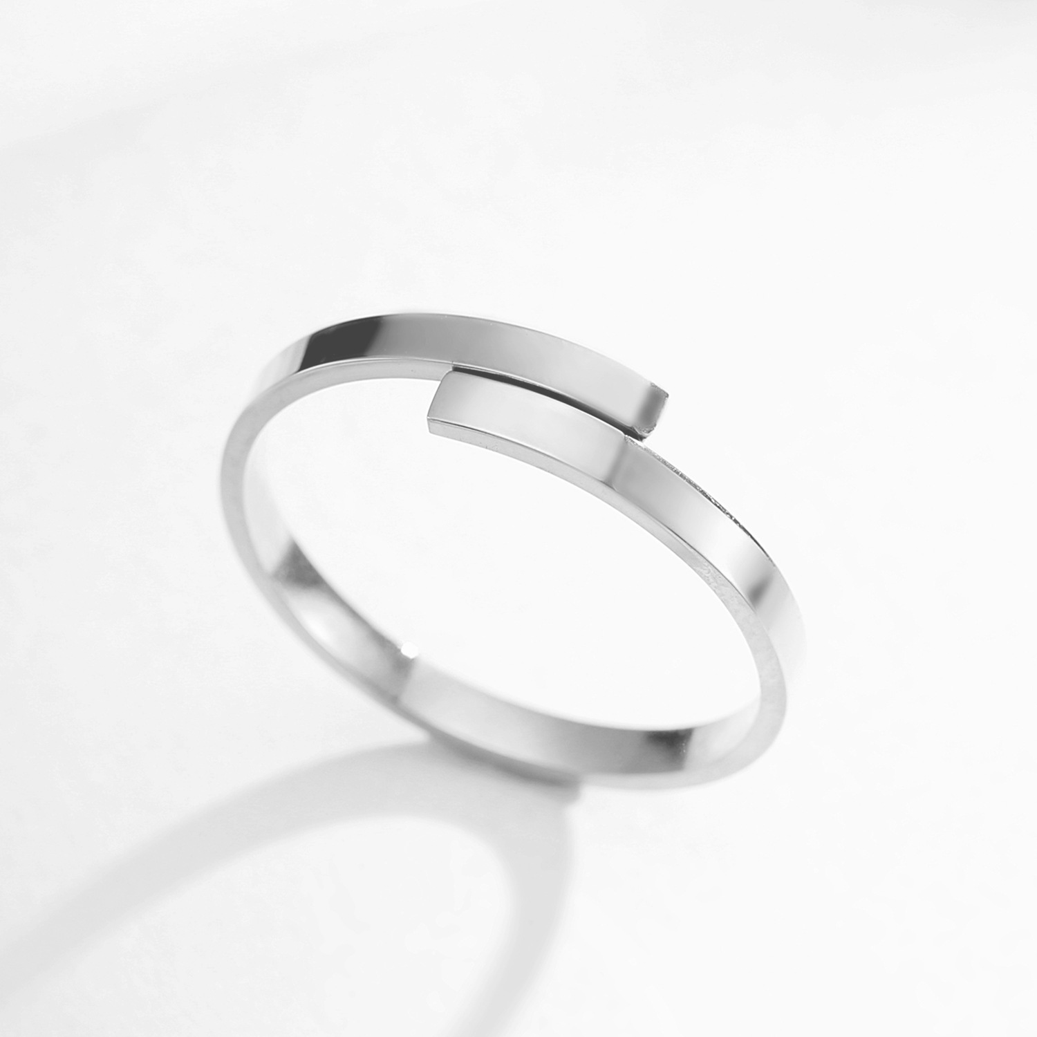 New Fashion Simple Glossy Ring 18k Gold Plated Open Ring Stainless Steel Couple Ring display picture 6