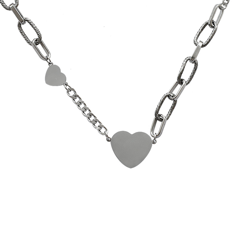 Retro Necklace Love Pendant Sweet Necklace display picture 2