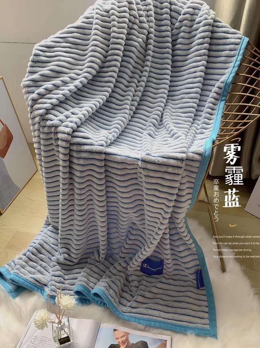 微商爆款冠军毛毯珊瑚绒毯空调毯多功能法兰绒礼品毯厂家团购代发