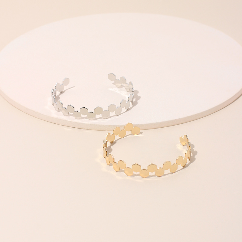 Roman Numeral Open Bracelet Fashion Style Women's Gold Hollow Geometric Irregular Bracelet Jewelry Wholesale Nihaojewelry display picture 41