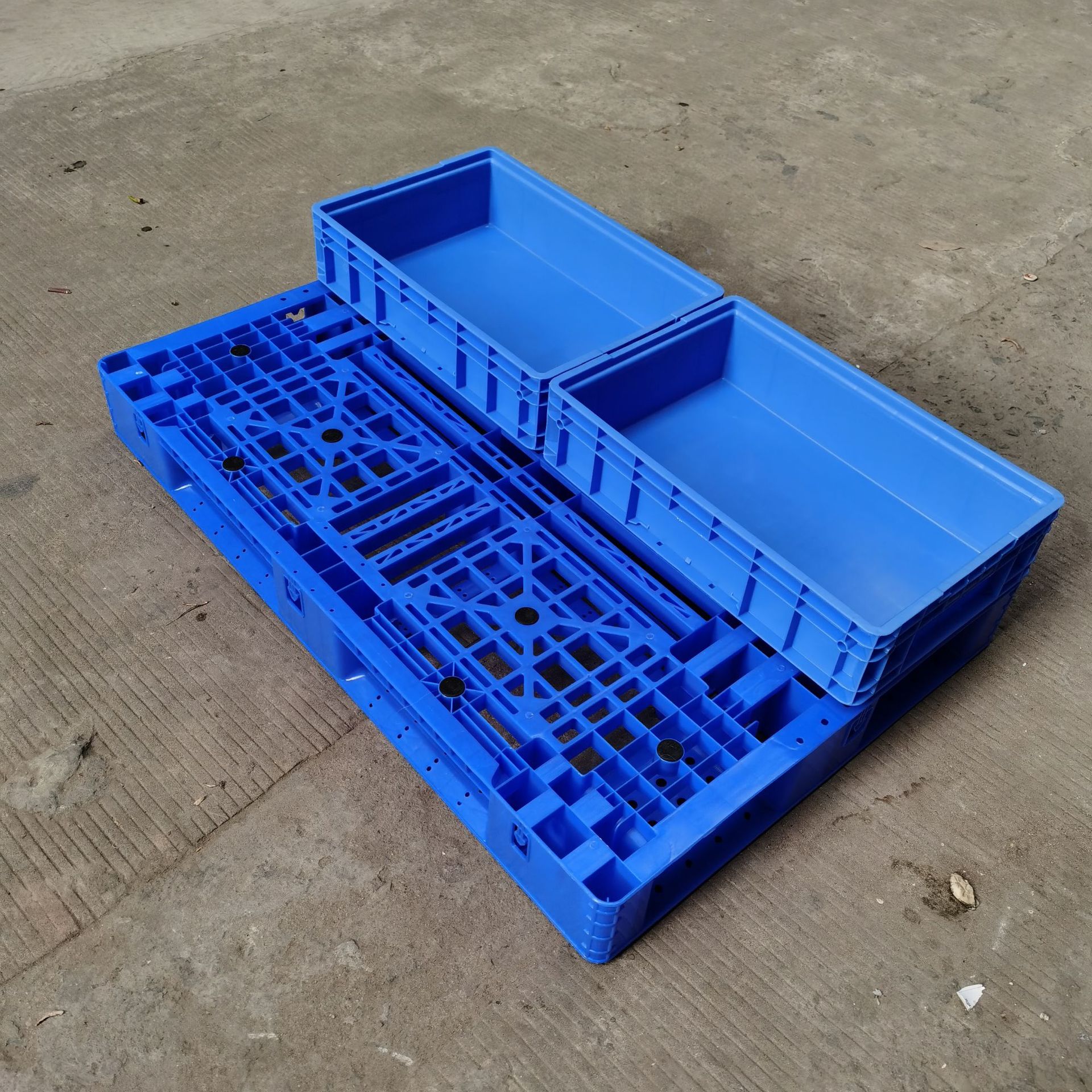 eu4911欧标箱 900*400*120mm汽配周转箱 蓝色加厚塑胶箱可+防尘布