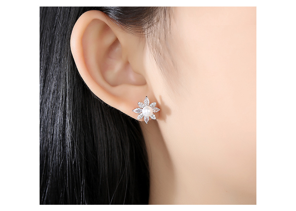 Jinse Neige Cut Boucles Boucles D'oreilles Mode Coréenne Style Doux Femmes De Perle Boucles D'oreilles Fabricant De Cuivre Incrusté De Zirconium Boucle D'oreille Cadeau display picture 3