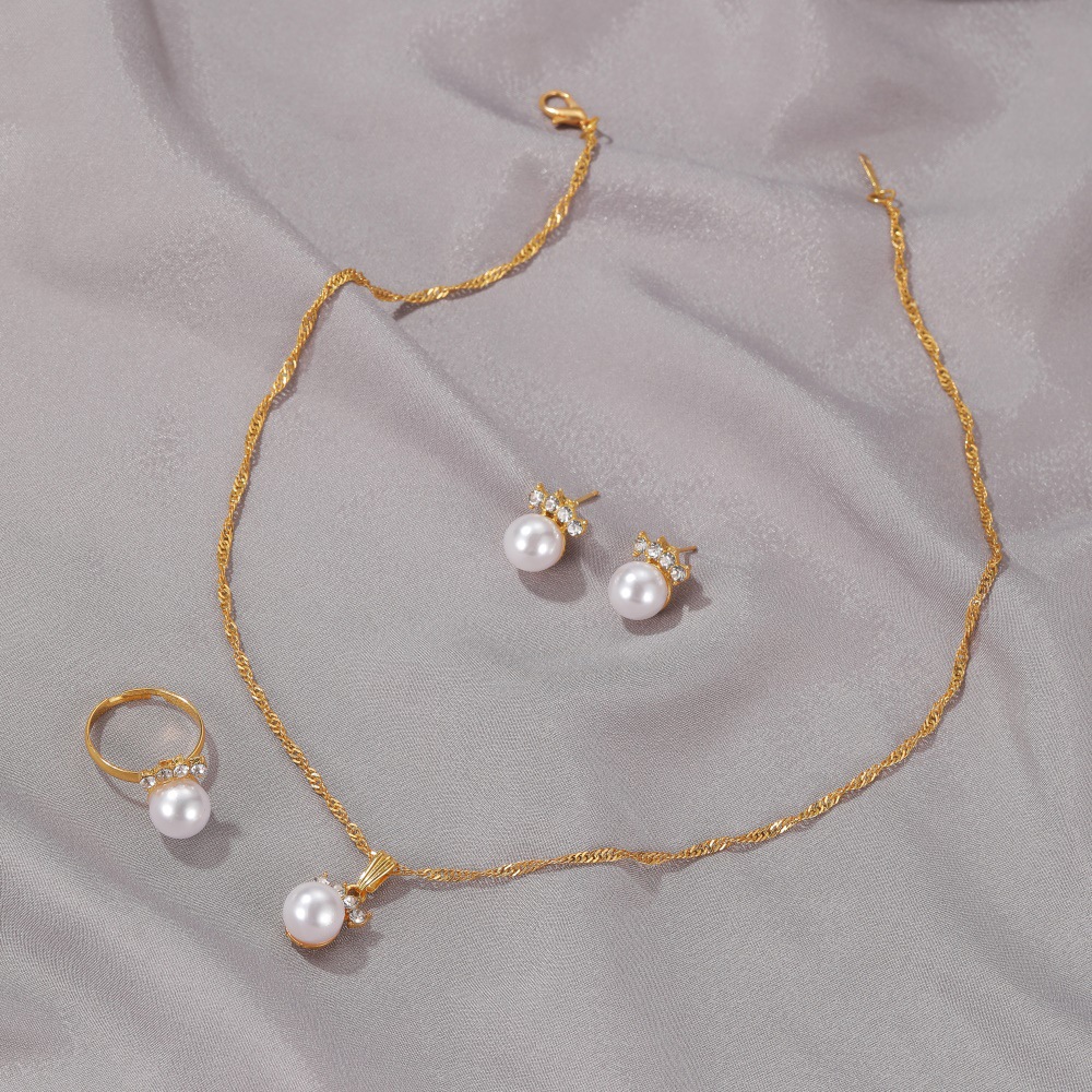 New Fashion With Four Diamonds And Pearl Earrings Ring Necklace Three-piece Set display picture 6