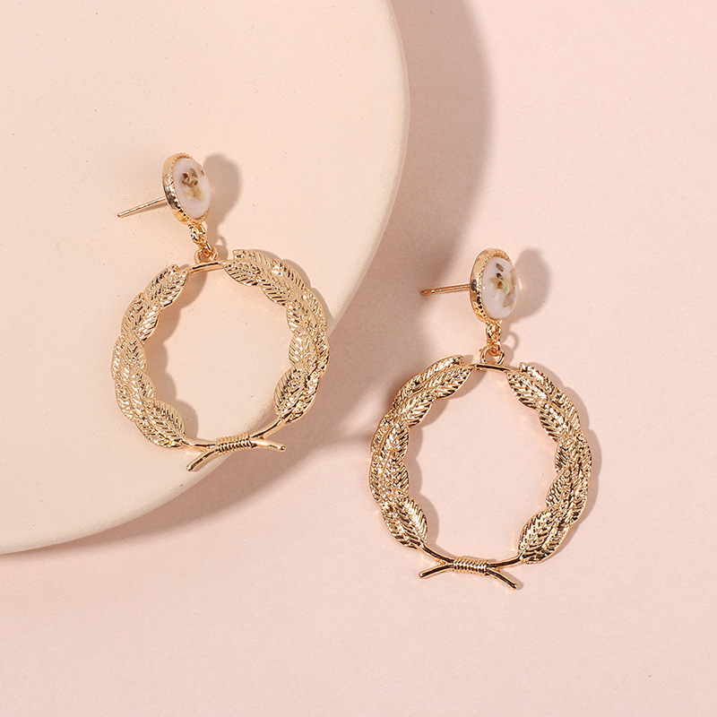 13g Weight Earrings, Ear Studs Classification Wedding, Travel Occasion Alloy Material Women'S Gender Gold Color Korea Cute Fashion Round Wreath Geometric Alloy Women's Earrings Nihaojewlery 3
