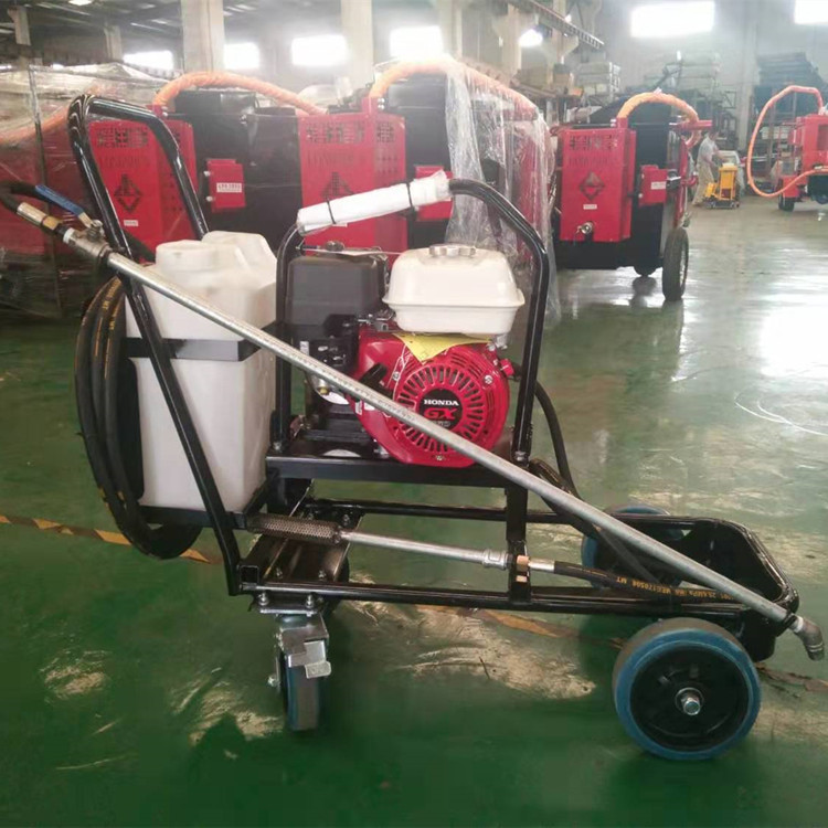 山东路面养护配套洒布机 柴油动力路面撒布机 汽油动力沥青洒布机