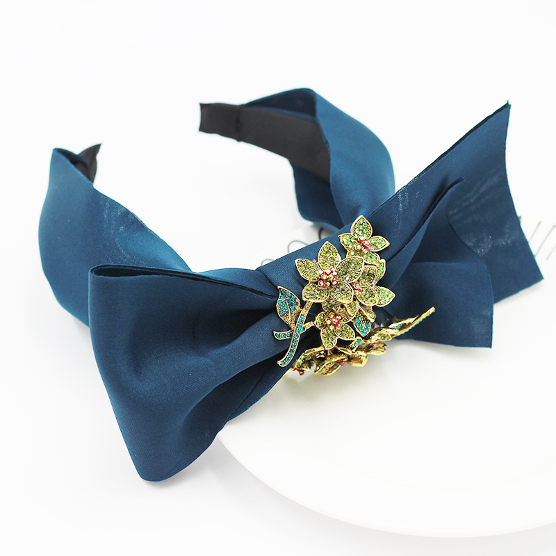 Neue Europäische Und Amerikanische Mode Stoff Bowknot Blume Diamant Persönlichkeit Damen Street Shooting Haarschmuck Kopf Bedeckung display picture 5