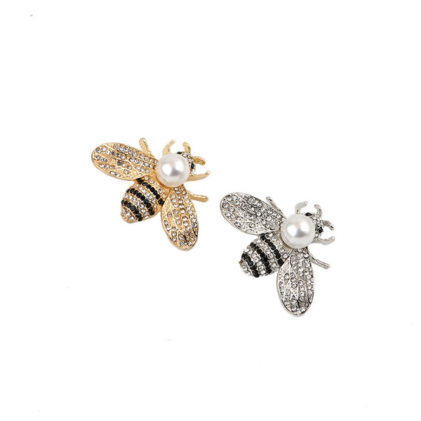 Three dimensional brooch