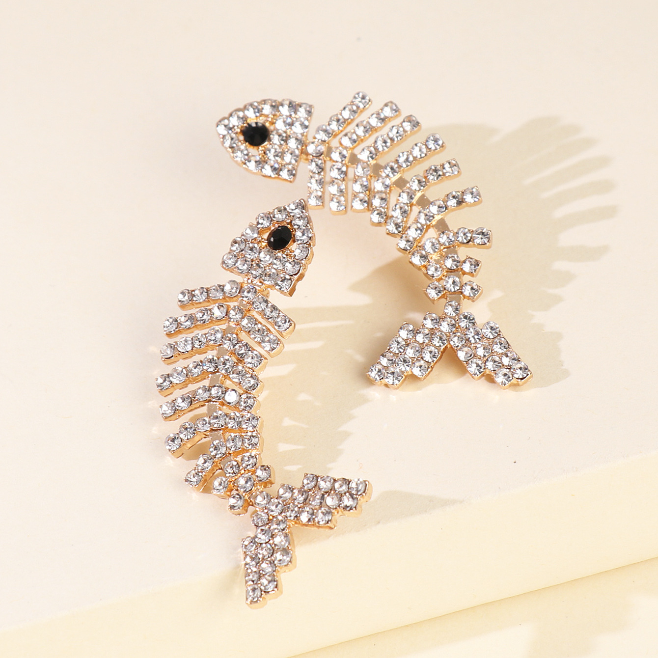 Exaggerated Big Brand Diamond Fish Bone Claw Chain Color Diamond Fashion Earrings Wholesale Nihaojewelry display picture 3