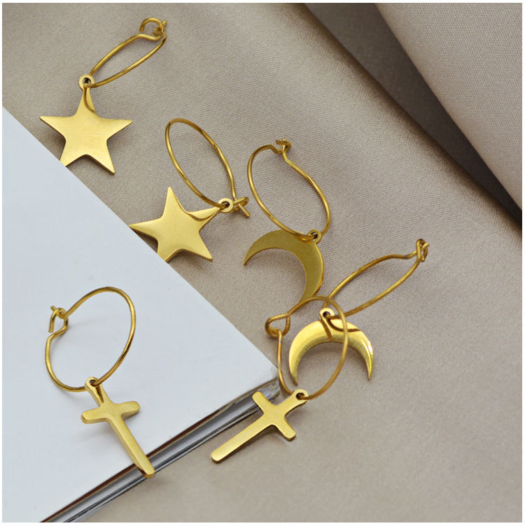 Mujeres Moda Estilo Simple Cruzar Estrella Luna Acero Titanio Pendientes Enchapado Pendientes De Acero Inoxidable display picture 5