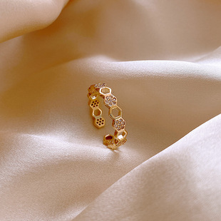 ��ɫ�׺ο|���_�ڽ�ָŮ�r�Ђ���ʳָ��ins�W�t���s�䵭�L���Ʒ