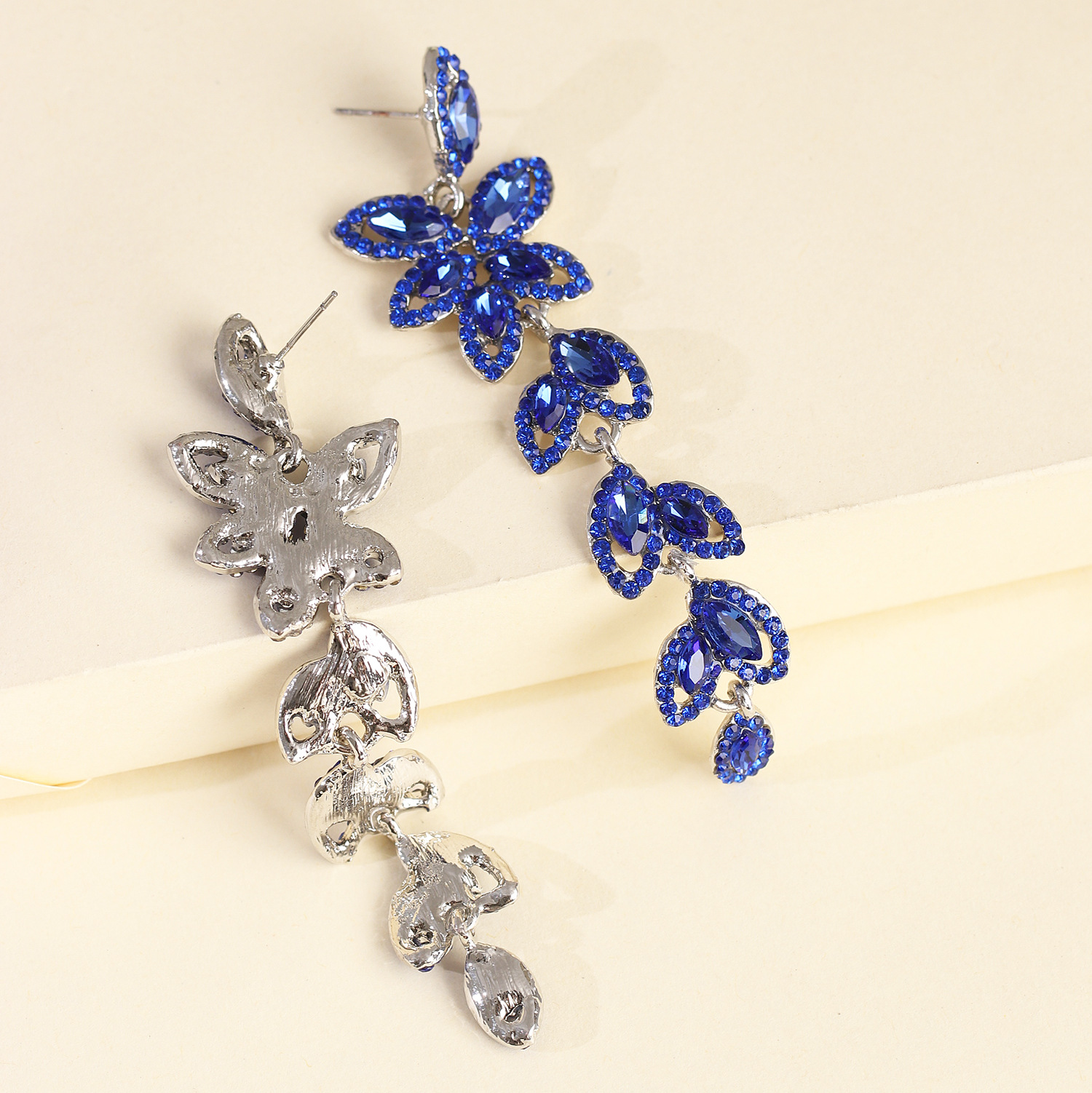 Earrings Fashion Creative Models Alloy Diamond Leaf Earrings Wholesale Nihaojewelry display picture 15