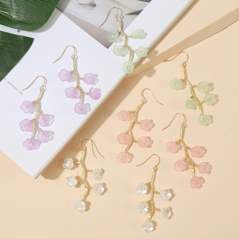 Korean  Long Hand-made Imitation Shell Tree Branch Flower Earrings New Trend Woven Crystal Earrings Jewelry Wholesale Nihaojewelry display picture 2