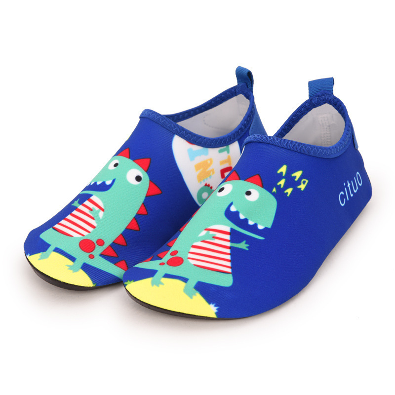 The manufacturer directly provides breathable swimming shoes for boys and girls, drifting antiskid river tracing shoes, skin fitting shoes, beach shoes