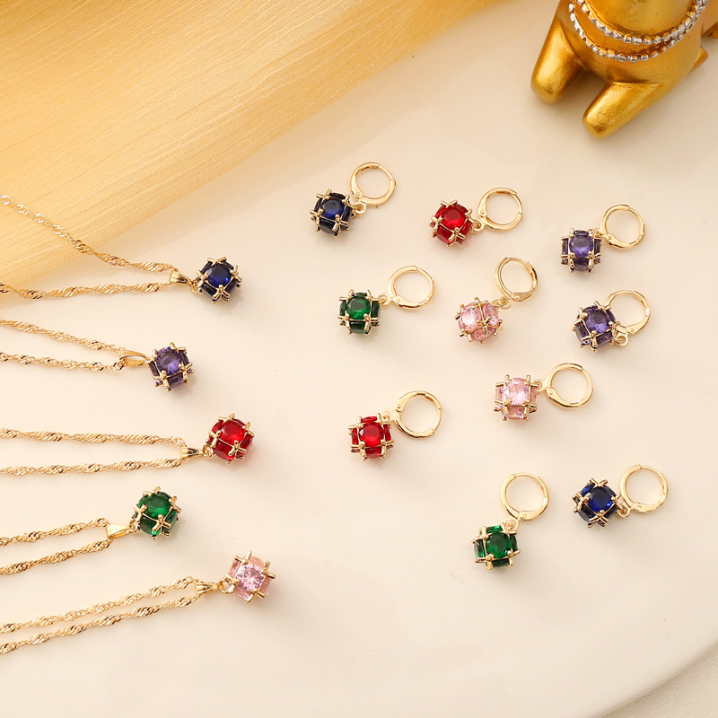 Fashion Multicolor Square Crystal Necklace display picture 12