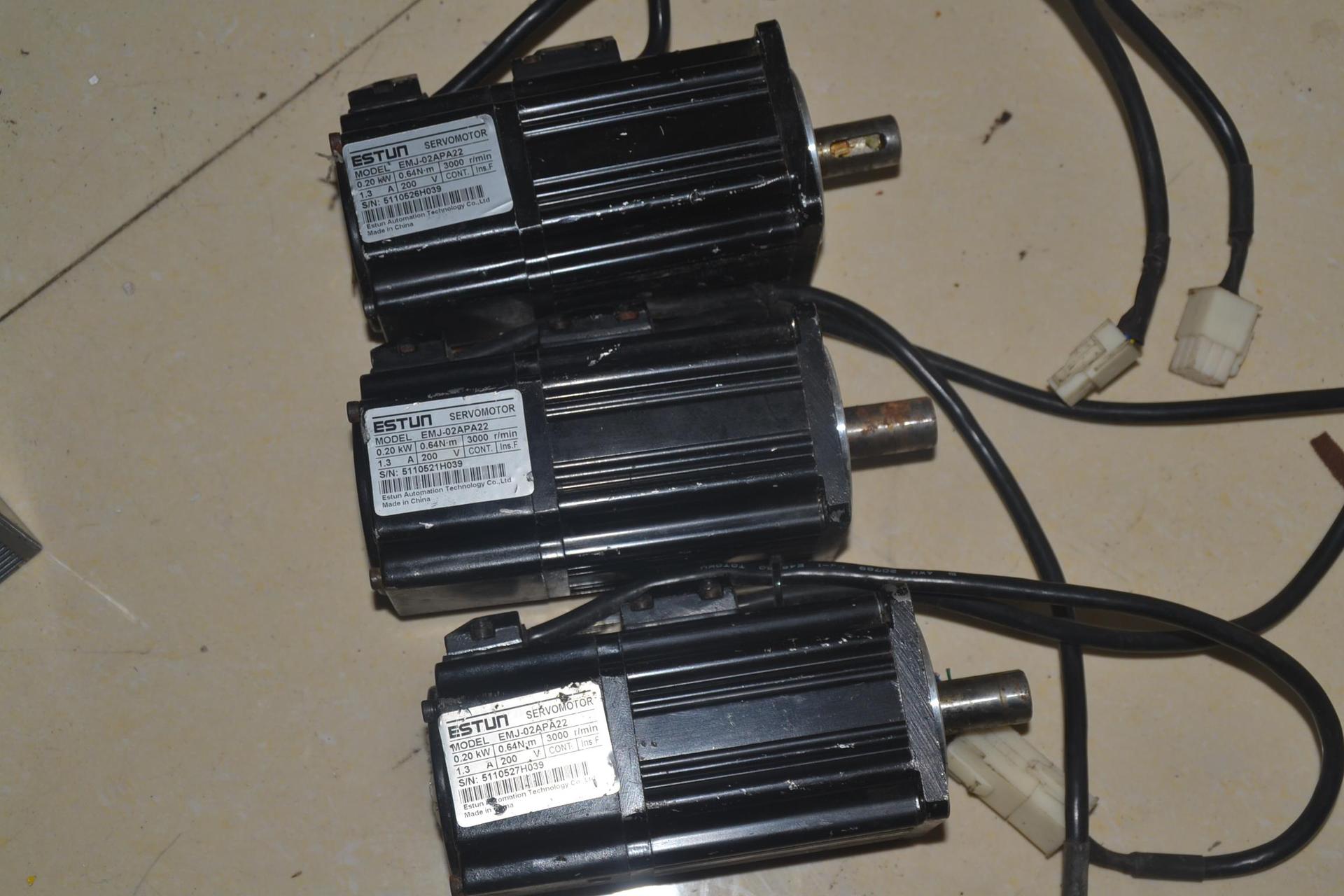 埃斯顿EDC-02APE EMJ-02APA22 220V 200W 伺服电机