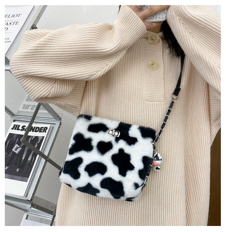Cow Pattern Fashion Single Shoulder Messenger Bag display picture 14