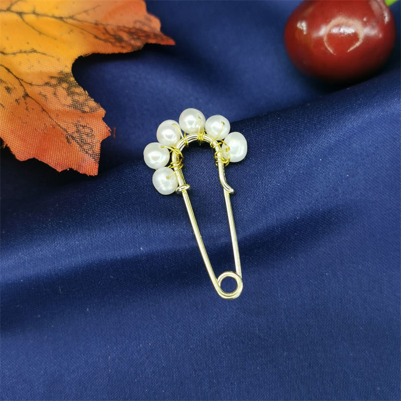 The galaxy Europe and America Retro Jewelry Freshwater pearls Brooch Around the wire Cardigan sweater Pin Sternum Cross border