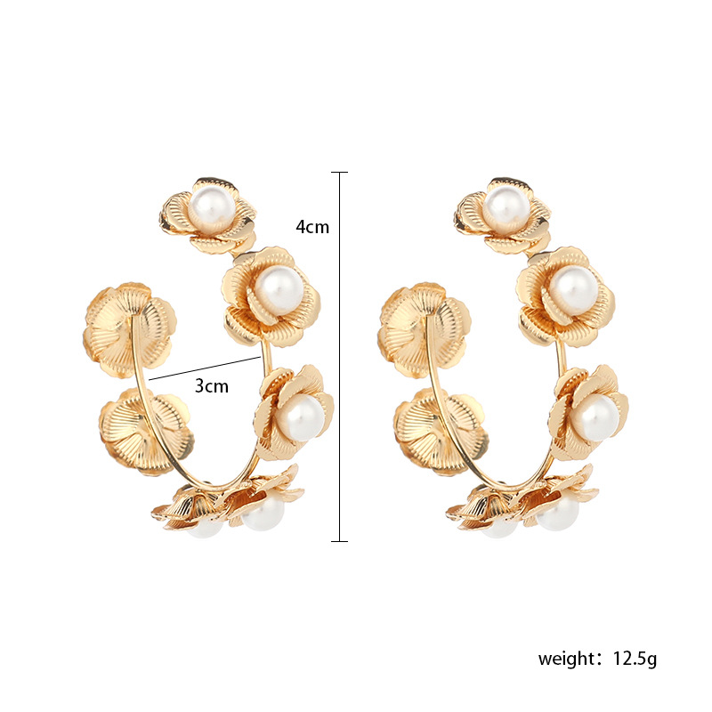13g Weight Earrings, Ear Studs Classification Wedding, Travel Occasion Metal Material Flower Pattern Women'S Gender Plating Design White, Gold Color Exaggerated Round Wreath Exquisite Pearl Flower Earrings Fashion Metal Earrings Wholesale Nihaojewelry 无