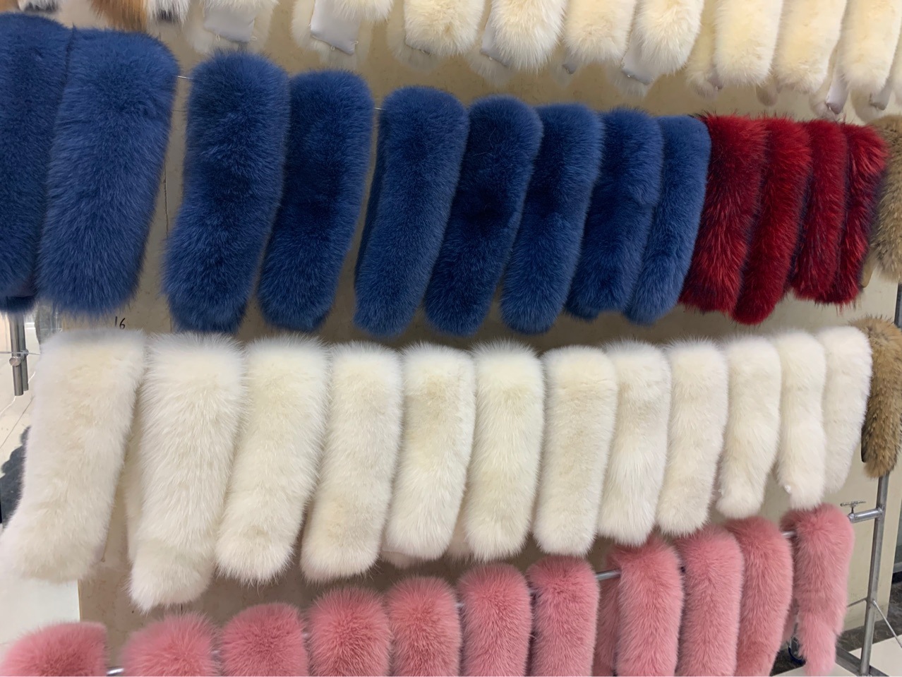 工廠直銷各種羽絨服專用真皮草狐狸毛領顏色款式可定做派克服毛領