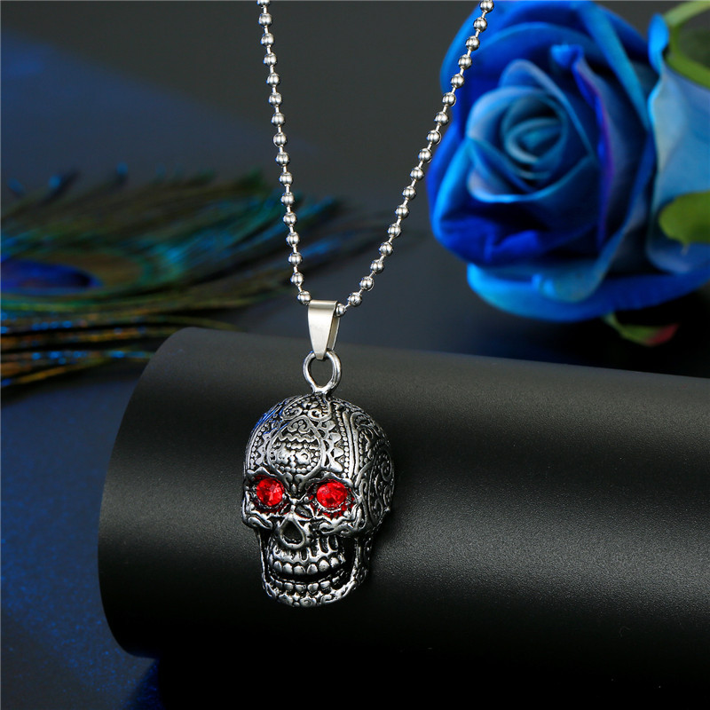 Collar Con Colgante De Calavera Retro Exagerado Con Diamantes Incrustados display picture 10