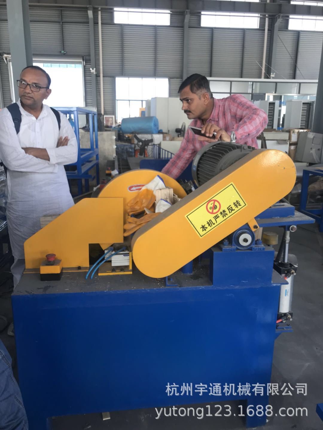 宇通制造钢带插片箱设备，插片箱成套生产设备锁扣机