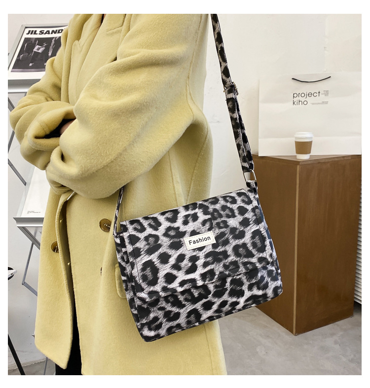 Retro Leopard Print One Shoulder Messenger Bag display picture 27