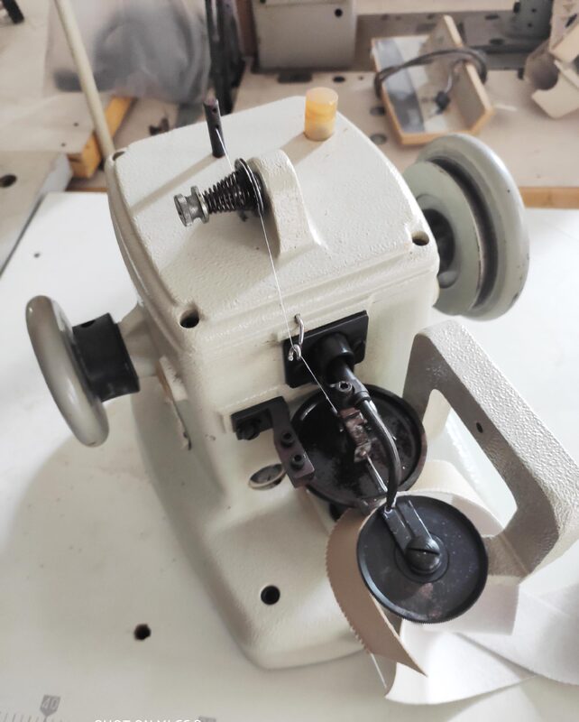 Second-hand pull machine 80% new fur splicing machine footwear leather products data cable edging electric sewing machine