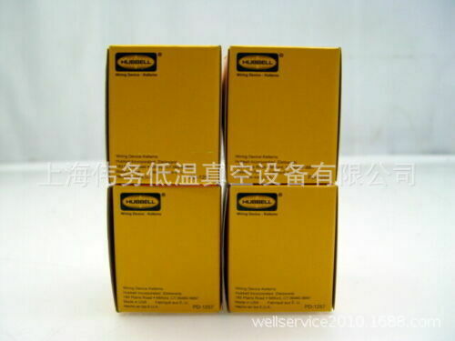 Hubbell HBL2325 Insulgrip Twist-Lock Flanged Inlet