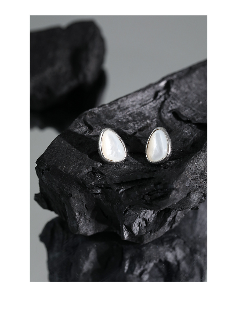 596 Korean Version Of Design Sense Drop-shaped Shell Stone S925 Sterling Silver Earrings display picture 10