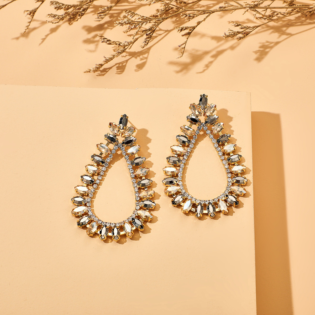 Spring And Summer New Drop-shaped Alloy Diamond-set Rhinestone Full Diamond Earrings Personality Fashion Earrings Wholesale Nihaojewelry display picture 1