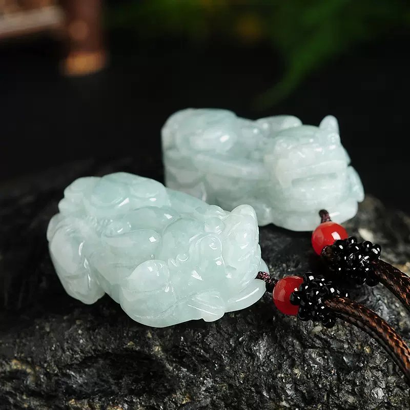 翡翠貔貅吊坠男女款 精雕缅甸玉石皮休挂件情侣玉器颈饰