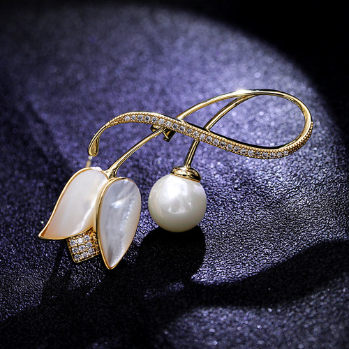 Korean fashionable and personalized high-end corsage for women, natural mother-of-pearl brooch for suit coat, versatile decorative tulip brooch