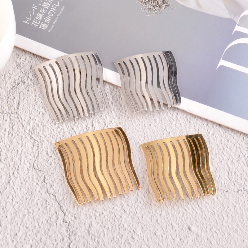 Korean Simple Fashion Streamline Metal Hair Comb Clip display picture 2