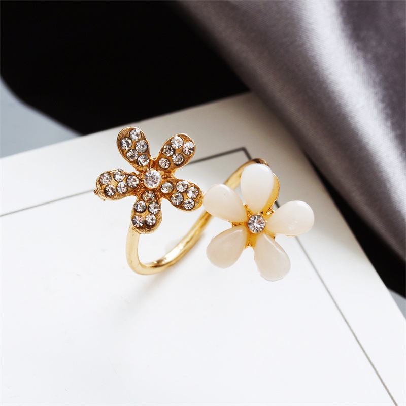 Neuer Opal Blumen Öffnungs Ring Großhandel Koreanische Version Des Mikro Diamanten Fünf-blatt-blumen Ring Koreanischer Beliebter Schmuck display picture 2