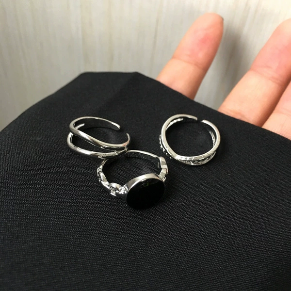 A silver ring set