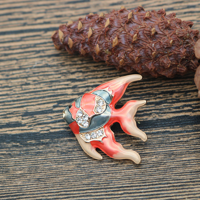Inlay Design Ethnic Style, Beach Style Ethnic Style Beach Pin Fish Alloy Inlay Artificial Gemstones Unisex Brooches
