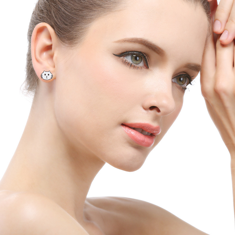 Japonés y coreano s925 pendientes de plata de las mujeres simples pendientes de gato creativo regalo del estudiante gota de aceite fuente de joyería fábrica