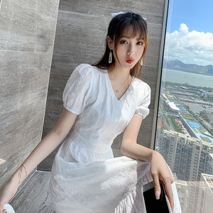 网红女装2020夏季韩版新款潮时尚V领裙子气质修身泡泡袖连衣裙女