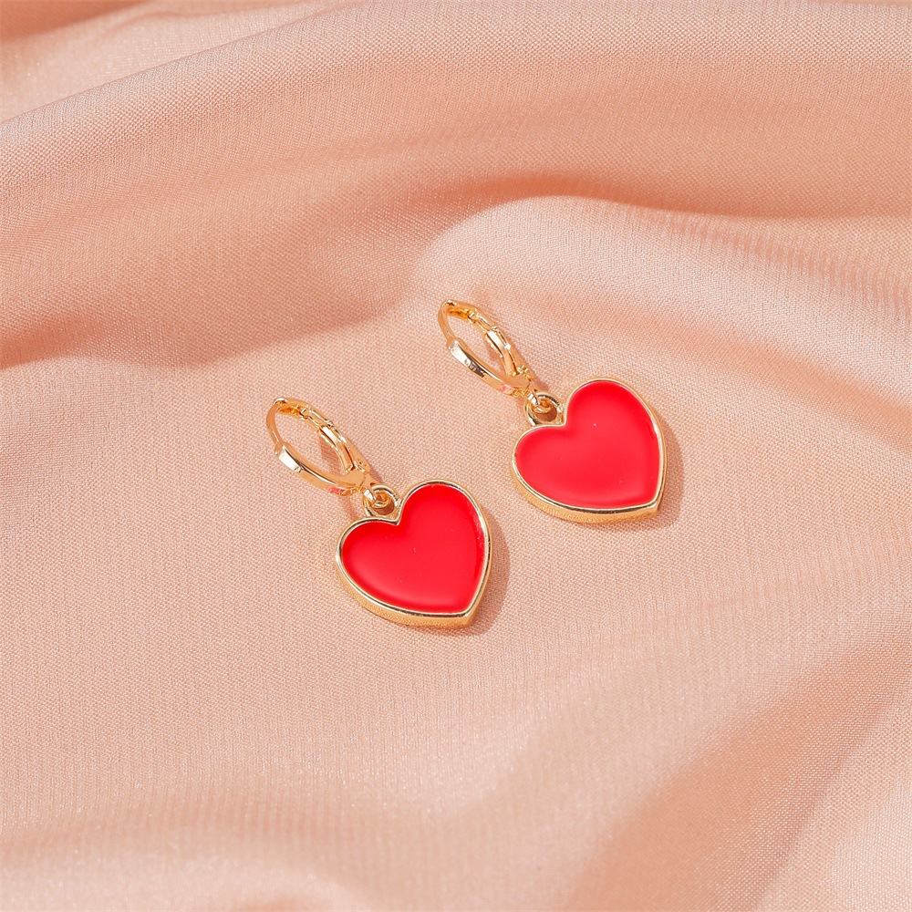 New Fashion Red Small Love Earrings Simple Vitality Girl Peach Heart Earrings Wholesale Nihaojewelry display picture 7