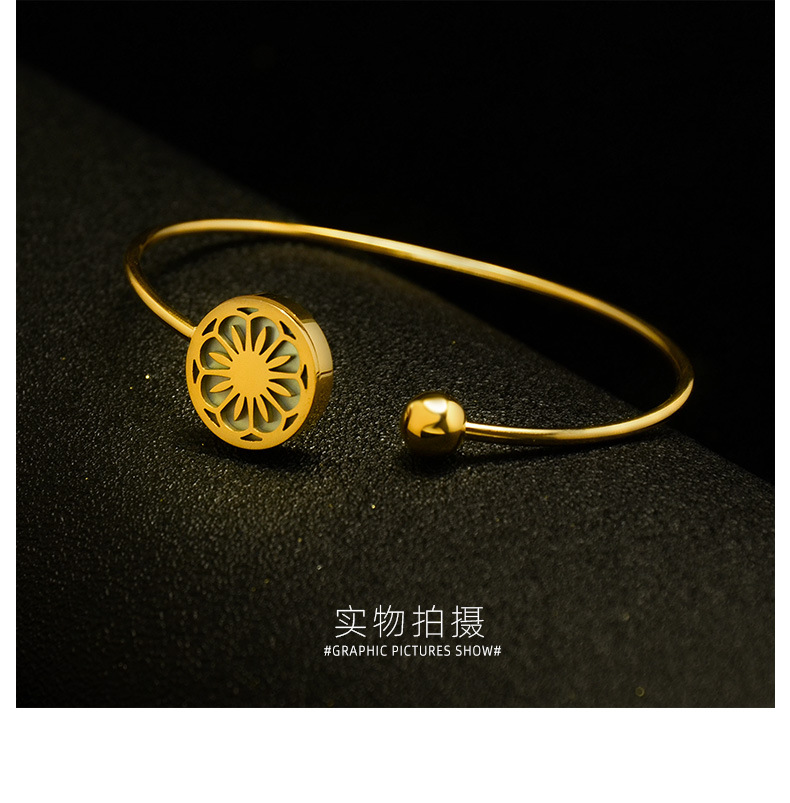 Simple Daisy  Sea Shell Elastic Cord Adjustment  Titanium Steel Plated 18k Real Gold Open Bracelet Wholesale display picture 10