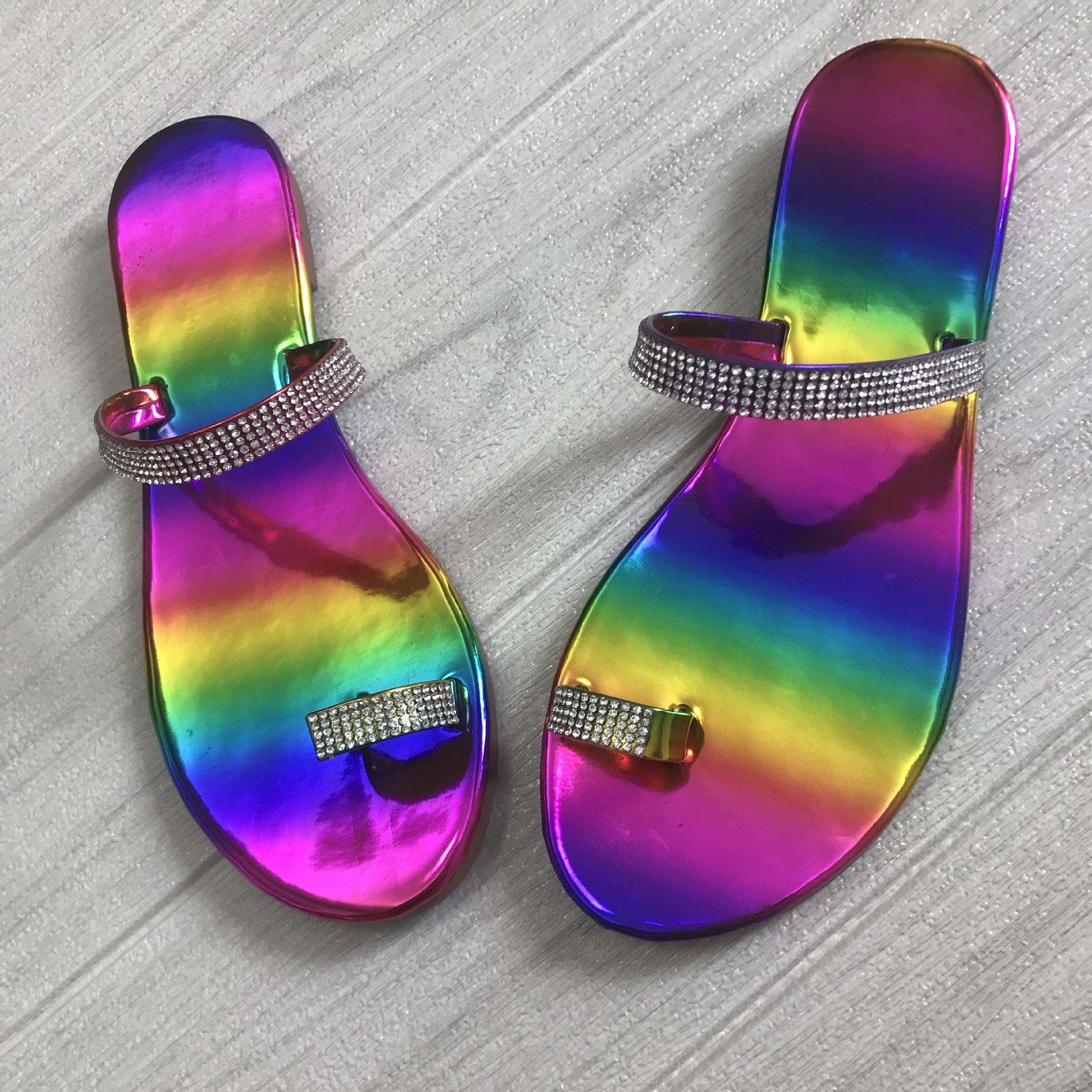 Die neue Mode All-Match flache Flip-Flops Tragen Strand Hausschuhe draußen im Sommer_voghion.com