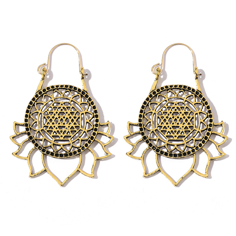 New Ethnic Style Retro Hollow Lotus Sunflower Bohemian Carved Earrings Wholesale Nihaojewelry display picture 2