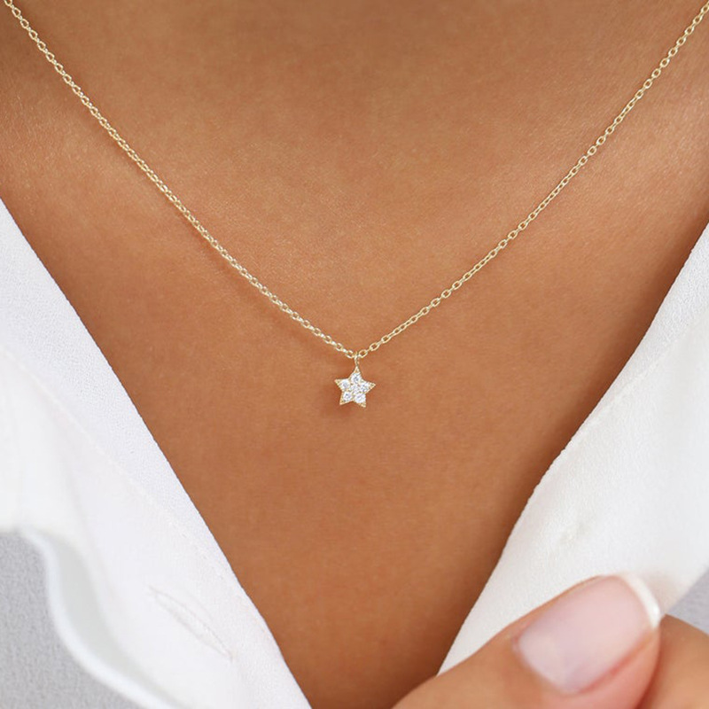Fashion Star Inlaid Zircon Necklace Simple Five-pointed Star Clavicle Chain display picture 2