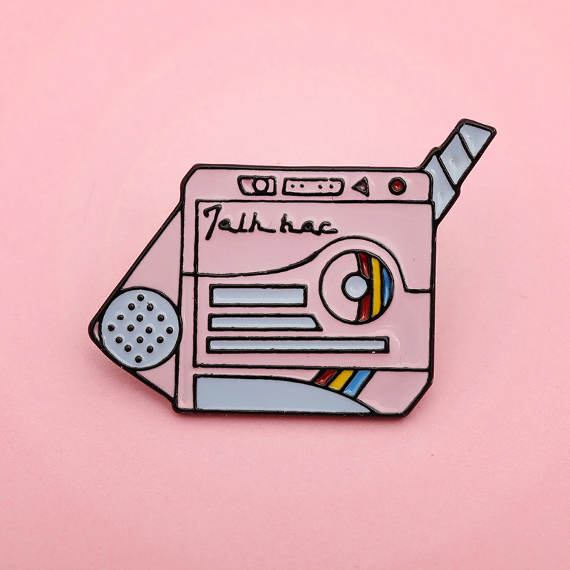 Nuevo Broche Creativo Dibujos Animados Retro Computadora De Escritorio Vintage Radio Juego Mascota Huevo Broche Accesorios Venta Al Por Mayor Nihaojewelry display picture 3