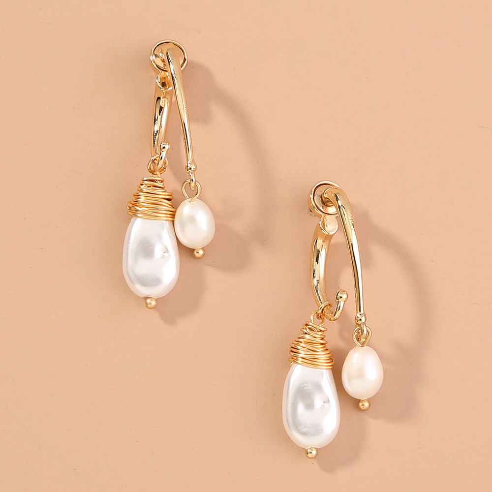 New Hot-selling Winding Baroque Pearl Elegant Fashion Natural Freshwater Rice Bead Earrings display picture 4