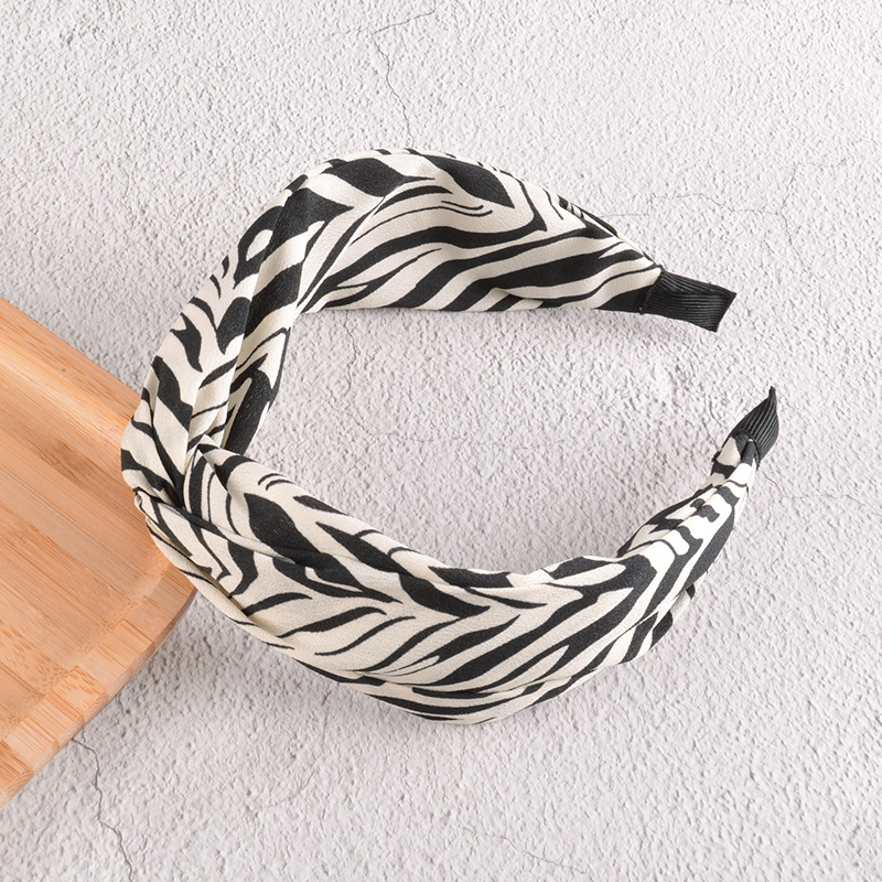 Korean New Chain Black Stripes Leopard Print Headband display picture 4
