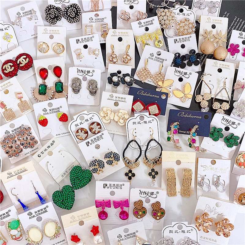 2.5 Obi Dachang Source of goods Miscellaneous Earrings Mixed batch Versatile fashion Diamond Ear Studs Earrings Yiwu Accessories