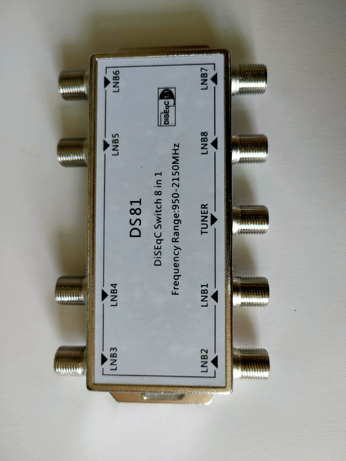 Спутниковый коммутатор восемь-в-одном DS81