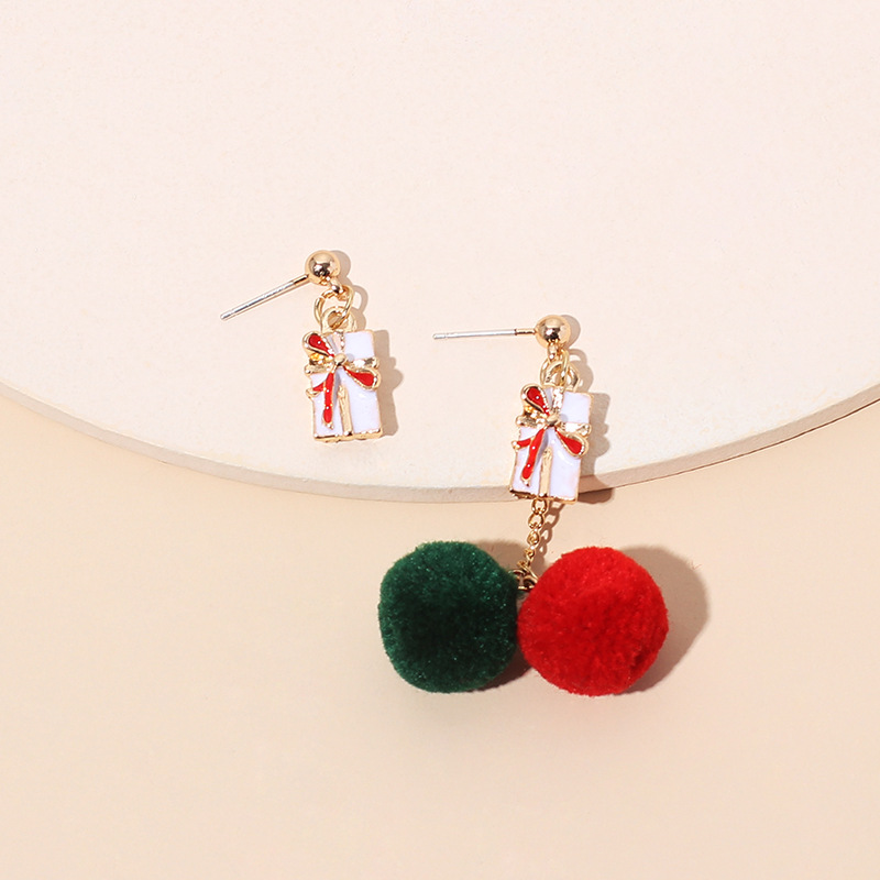 4g Weight Earrings Classification Wedding, Travel, Birthday, Festival Occasion Women'S Gender INS Style Style Asymmetrical Cute Fur Ball Christmas Earrings 3
